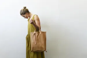 8.6.4 Design Tan Leather Tote