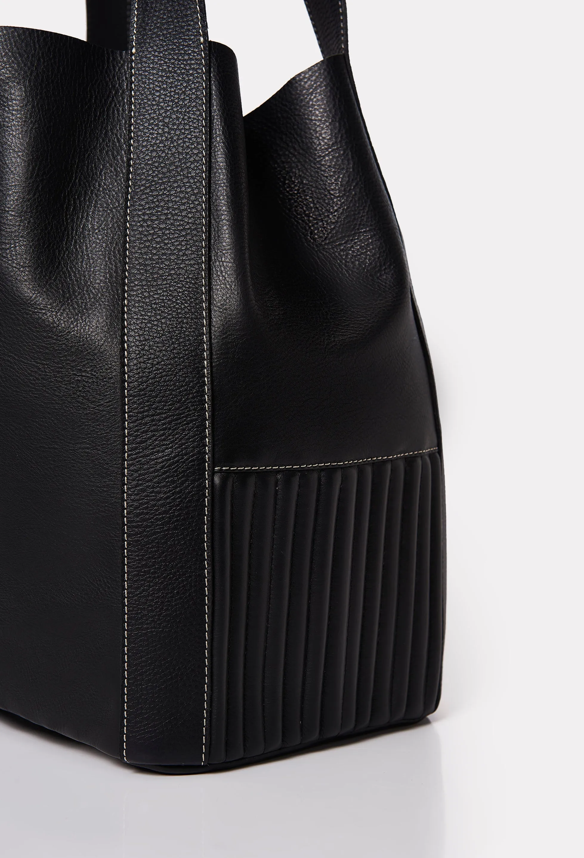 Black Leather Bucket Bag 'Ushuaia'