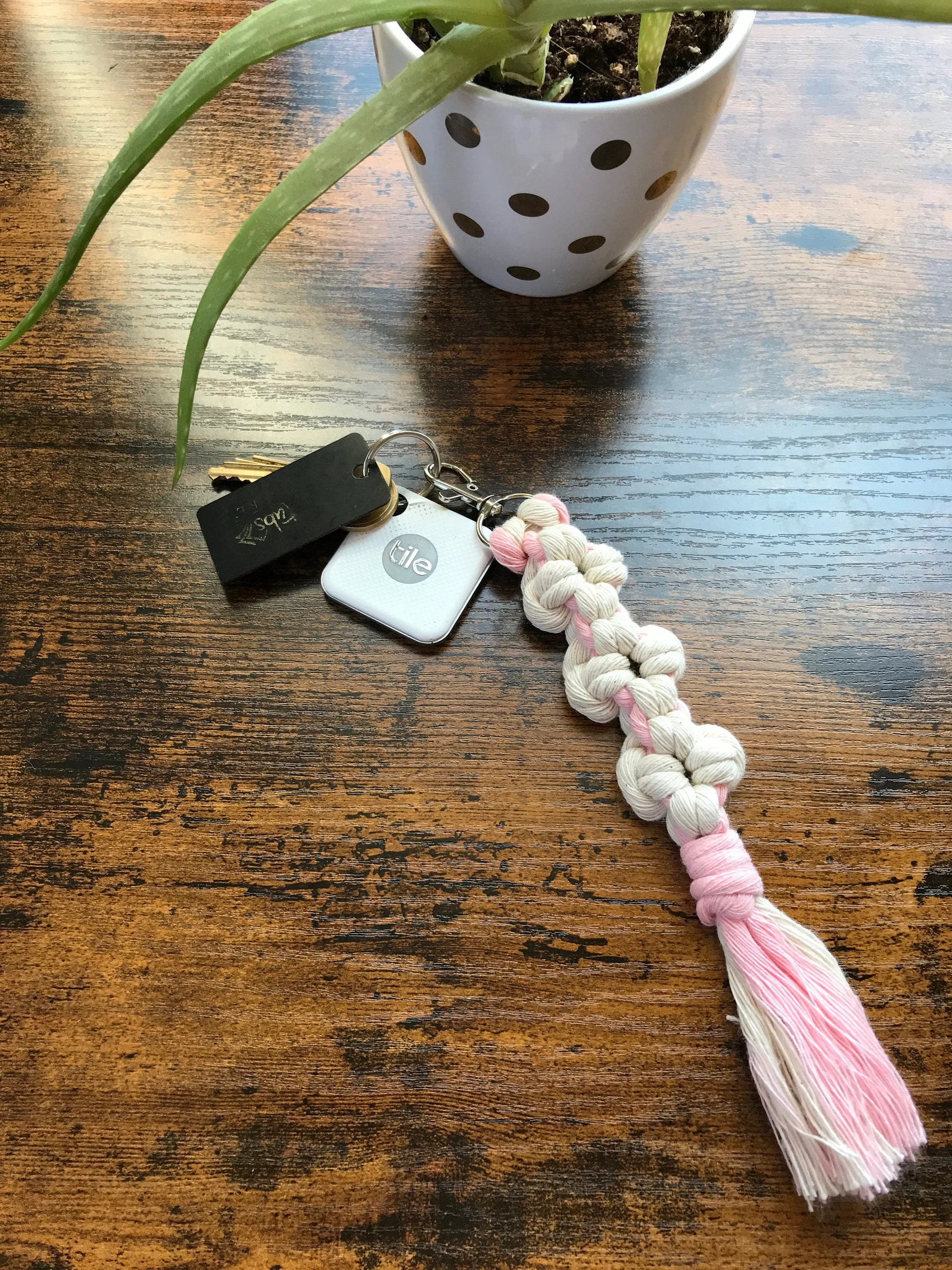 Macrame Flower Keychain/ Boho Macrame Bag Charm