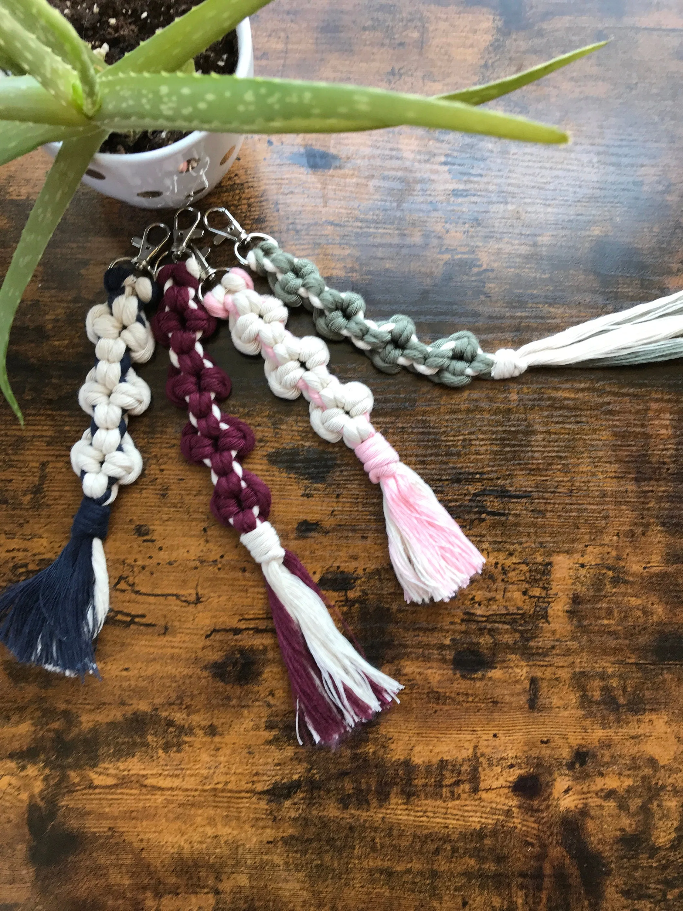 Macrame Flower Keychain/ Boho Macrame Bag Charm